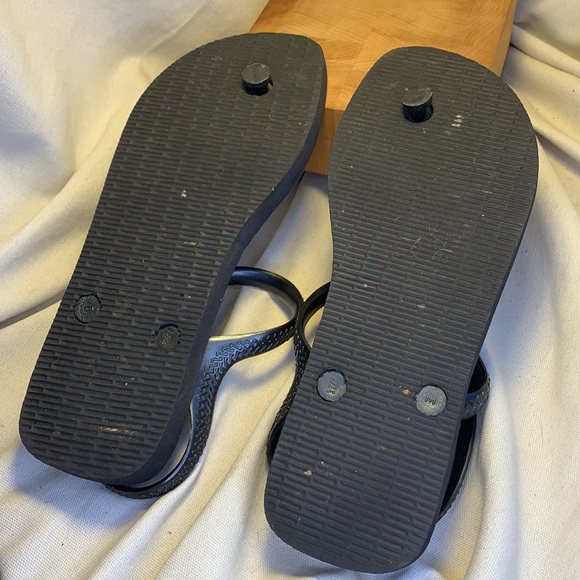 Havaianas almost NEW securely stays on flip flop - Picture 5 of 8